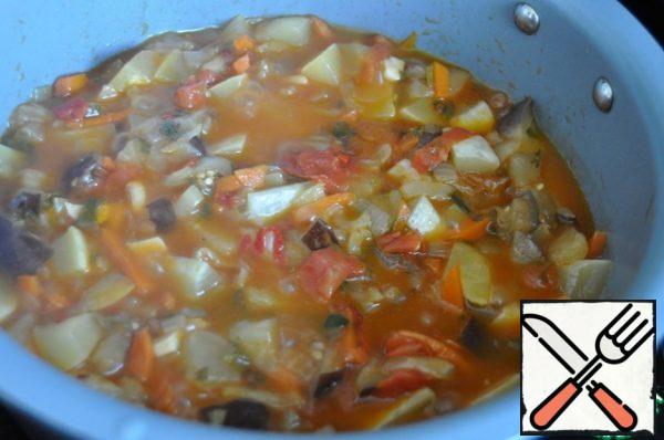 Ready-made vegetable stew can be served hot or cold, as a snack, without chopping.
