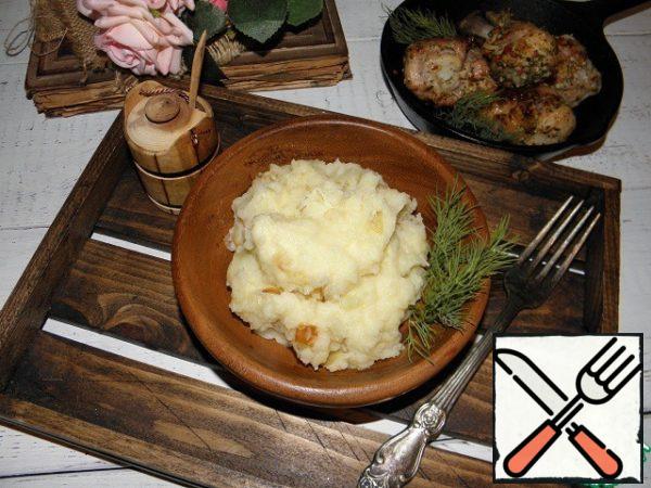 The potatoes are ready. It is very good to serve with meat, fish, poultry. Enjoy your meal!