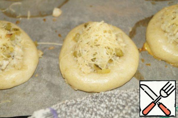 5 minutes before cooking, sprinkle each patty with grated cheese and bake until golden brown.
