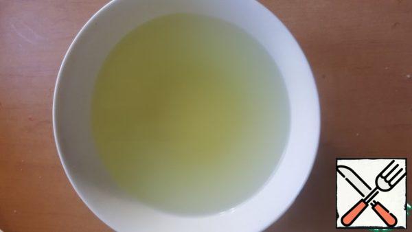 When the potatoes are cooked, drain the water. It's good for us.
