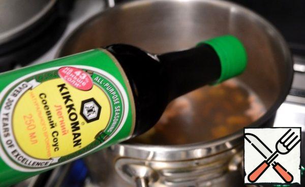 Add soy sauce to the soup. If you don't have fish sauce, then pour in a double portion of soy sauce.
