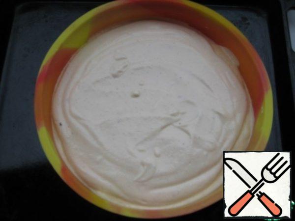 Place the filling on the dough so that the edges remain uncovered. Bake at 180 degrees for 40-45 minutes until golden brown, the finished cheesecake filling will shake like a cheesecake.
