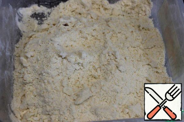 RUB the butter with 3 cups of flour. Grind to the state of crumbs.