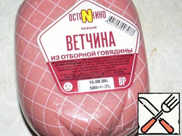 Cut the ham into small cubes.
