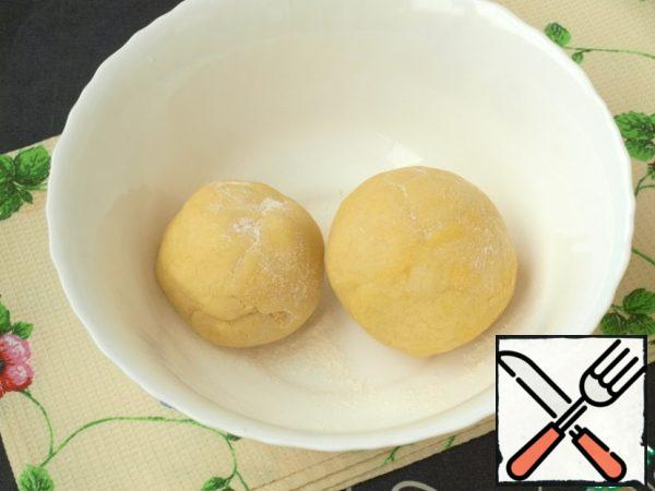 The dough is divided into 2 parts. One part should be a little bigger than the other. Each part of the dough should be put in a plastic bag and put in the freezer for 1 hour.