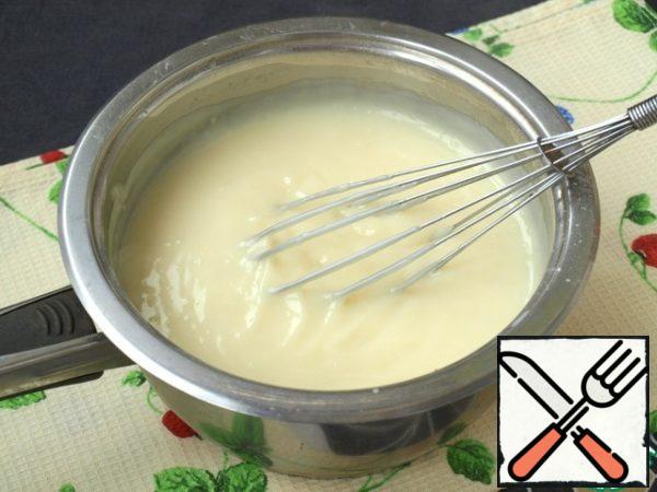 In a saucepan pour half the milk, add the pudding and sugar, stir well. Pour the remaining milk and put the saucepan on the fire. Stirring bring the mixture to a boil.