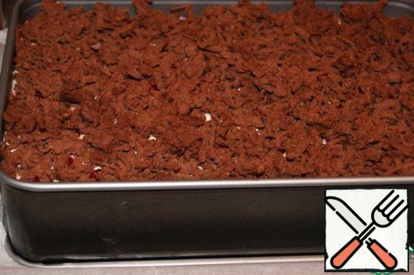 Grate a frozen piece of smaller dough on a grater and evenly cover the whole pie with crumbs.
Bake in a preheated 190 *C oven for 30-40 minutes. Focus on your oven!
