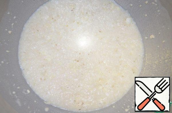 The dough is ready when the mass after the specified time has risen with a cap and large "nostrils" or a funnel have turned out on the cap)))
