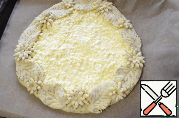 Decorate the cheesecake on the sides with leaves and flowers, how much you will have imagination. Give cheesecake will dissolve, about 15-20 minutes. (Look at the dough)