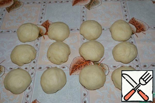 Make 12 identical balls of dough.