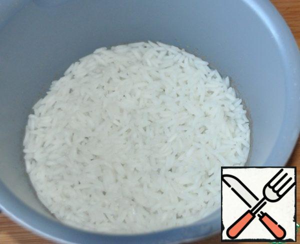 Take the cooked rice.