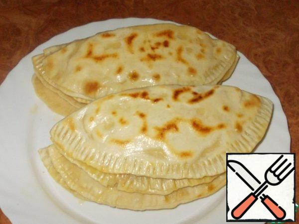 We spread the miracle with a slide, greasing each with butter on both sides.
