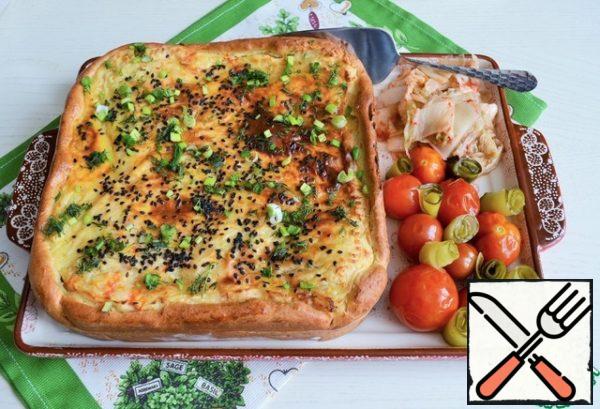 Let the pie stand for 5 minutes on a baking sheet, remove the sides,
carefully transfer to a serving dish.
Serve hot.
Serve with pickles :