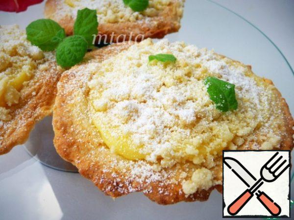 Cooled medallions sprinkle with powdered sugar, garnish with mint.