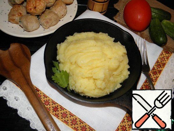 Mashed potatoes ready. Bon appetit!