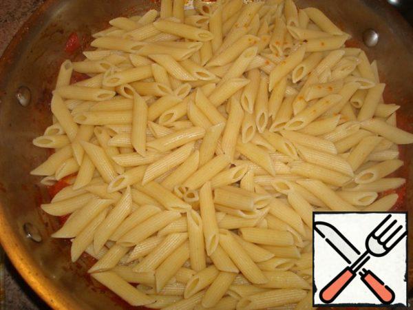 Boil the pasta in a large amount of salted water strictly according to the time indicated on the package, they should not be overcooked in any case ...
Remove all the "animals" from the pan again..
Throw the finished pasta into a colander