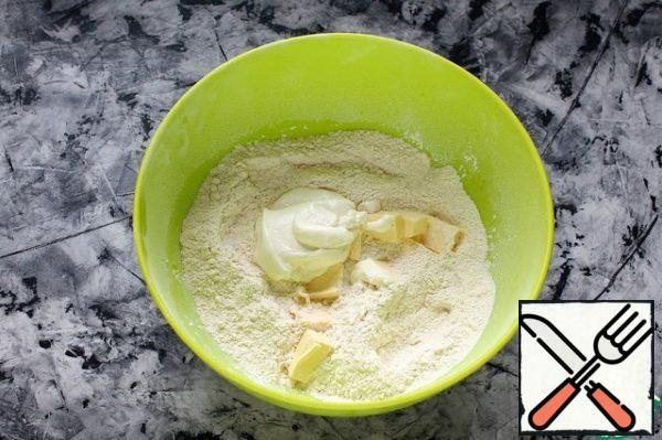 Sift the remaining flour into a bowl, add salt, remaining sugar, soft butter and sour cream.