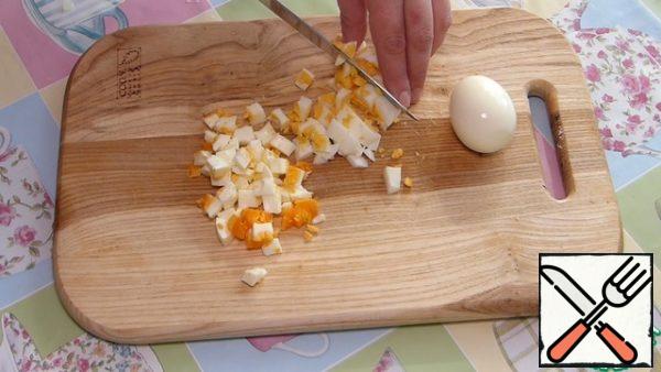 Cut hard boiled eggs into cubes.