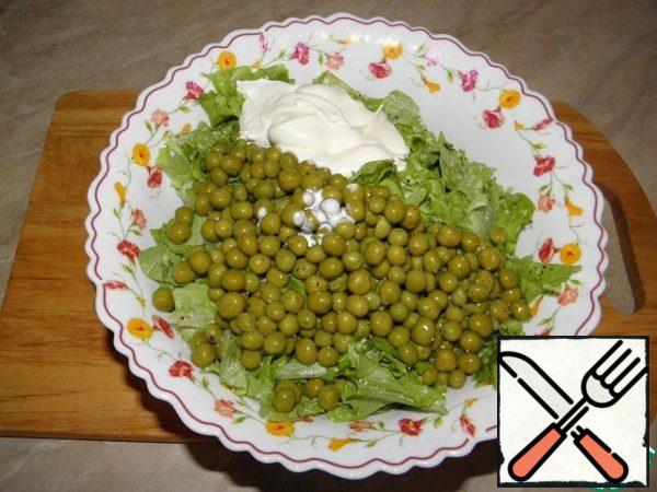 Salt, pepper, season with sour cream and mayonnaise to taste
