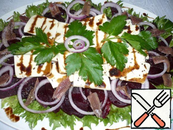 Drizzle with olive oil, sprinkle with black pepper, garnish with balsamic cream sauce.