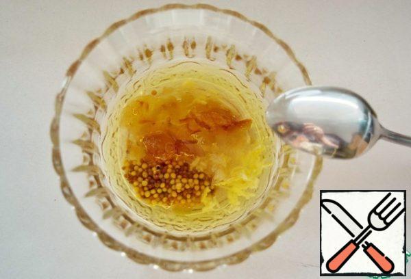 For dressing, mix the oil (I took unrefined sunflower oil), orange juice, orange jam, mustard, crushed garlic and salt.
