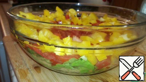 Bulgarian pepper is also cut into cubes and spread with a third layer.
