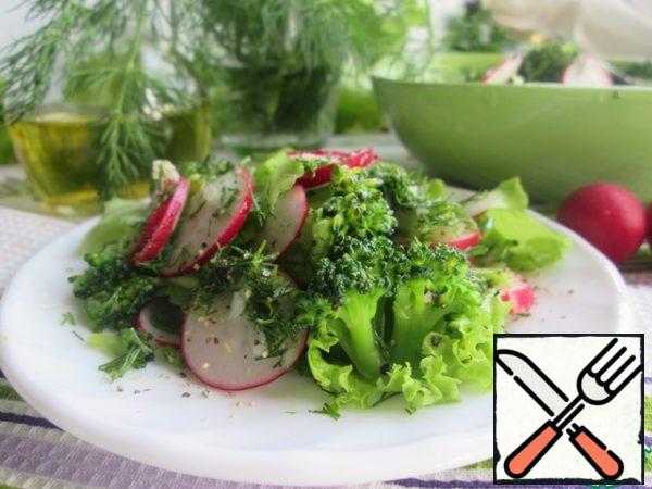 Ready! The finishing touch - sprinkle the salad with toasted pumpkin seeds!