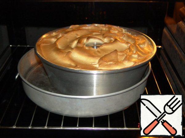 After the time has elapsed, turn off the oven and open the door.
Leave the pudding in the open oven for another 10 minutes.
Then we take out the mold, quickly turn it over on the dish in which we will serve the pudding. Carefully take out the form and everything is ready! Our handsome, Molotov! Enjoy your meal! Method of preparation of liquid caramel:
100 g of sugar
water, as much as needed (about 100 ml).
pour water into the sugar so that it only covers it, and cook over high heat until brown, adding the rest of the water gradually, drop by drop, without letting the caramel thicken. Liquid caramel should have the consistency of syrup.
We sell this caramel in bottles that resemble the consistency of Holosas. If anyone else remembers this pharmacy syrup from rosehip.