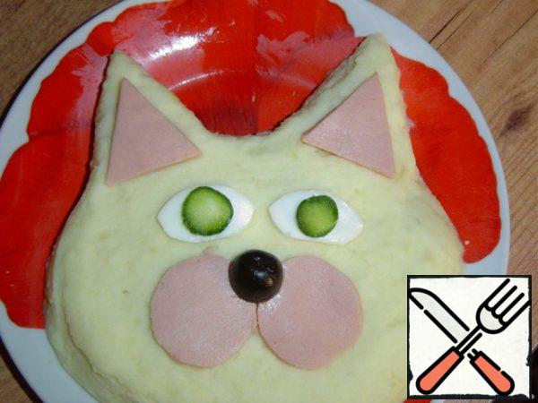 Cut two circles from the cucumber and put them on the egg.
