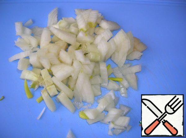 Finely chop the onion.
