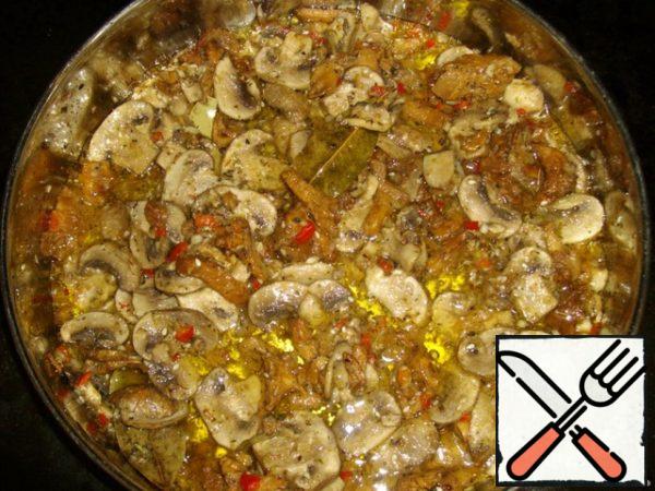 Put the mold in preheated to 200-220*Remove from the oven for 20-25 minutes, stirring occasionally. Pour oil into the middle of the baking sheet;
mix sesame seeds and breadcrumbs, add and bake until tender.
