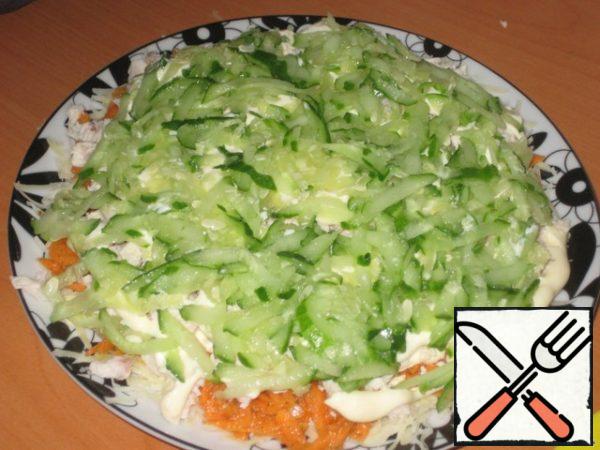 The fourth layer is a fresh cucumber, grated on a coarse grater (you can cut it into strips).
