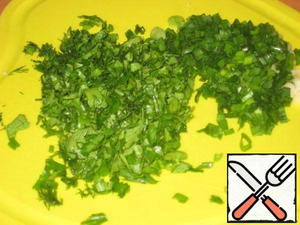 Finely chop the green onion, parsley, and dill.

