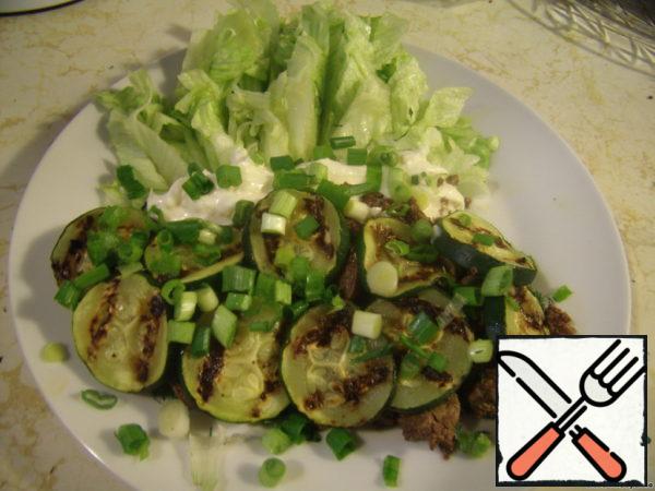 Put the zucchini on the liver.
