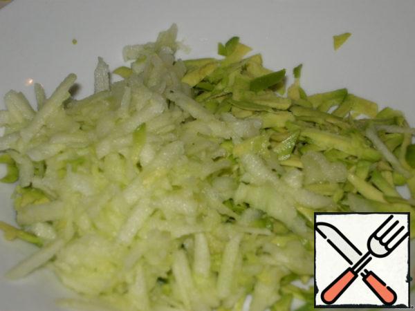 Grate the apple and avocado on a grater in equal proportions.
And very quickly prepare the lemon-mustard dressing.
To do this, whisk 2 tablespoons of lemon juice with 1 tsp of mustard, then add 1 tablespoon of olive oil.