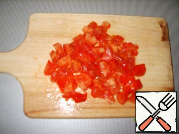 Slice the tomatoes.
