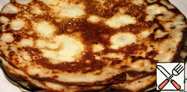 Fry in a preheated frying pan, greasing it with vegetable oil each time.
It is better to fry not too thin pancakes, because they turn out well, very tender.
P.S. If you add one onion to the dough, finely chopped and fried to a light golden color, the pancakes will turn out even tastier!!!
From this amount of ingredients I got 12 pancakes with a diameter of 26 cm.