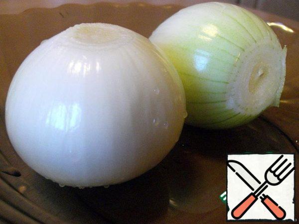 Peel the onion.
