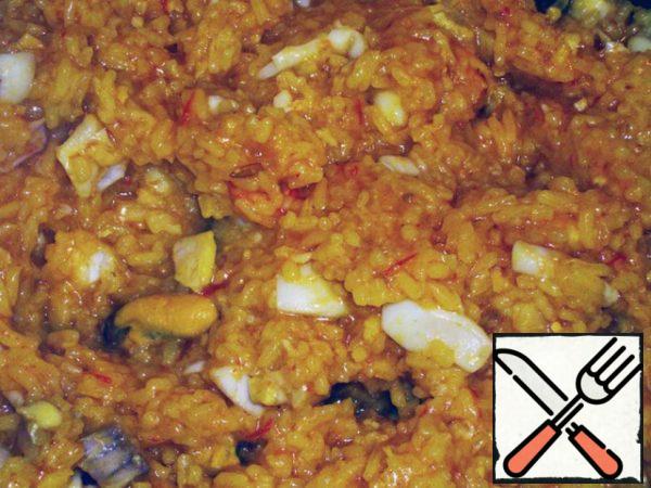 When the rice is almost ready, throw there squid, mix, and give more "stew" minutes 5. After, remove from the stove, close the lid and leave for 10-15 minutes. Our delicious paella is ready!!!BON APPETIT!!!