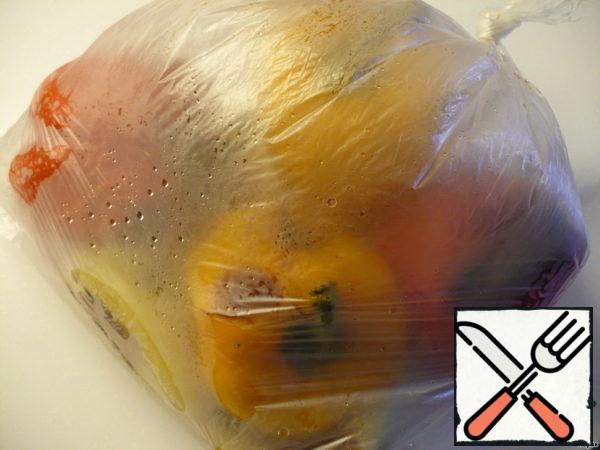 After you take the pepper out of the oven, put it in a bag and tie it. Let it cool down a little and, after steaming, become softer.
