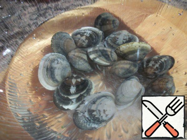 And also cook fish, mussels and shrimp. I took mainly pangasius, and seafood and shellfish can be used and others.
