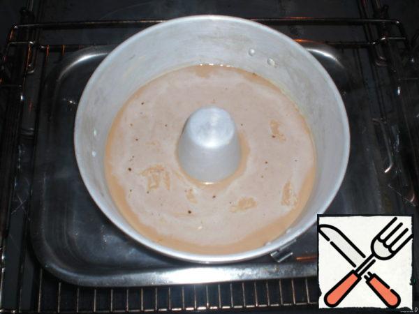 Form with a hole lubricate with oil and pour the coffee mass, place in a larger pot with boiled water.