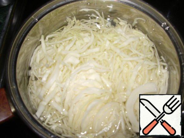 Peel the potatoes, cut into pieces and boil in salted water until tender.
Finely chop the cabbage and boil until soft, about 10 minutes.
