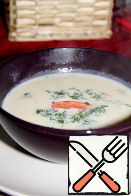 Enter the seafood in the soup, mix. Pour the soup into plates, garnish with dill and shrimp. Bon appetit!