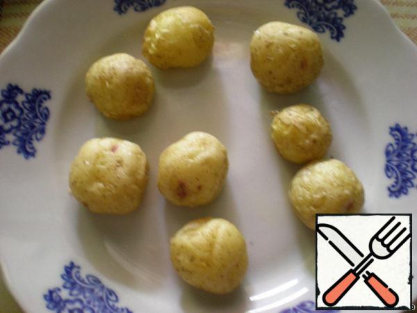 potatoes, thoroughly washed, bake in the microwave (I had a small one, it took me 5 minutes at full power) or boil.
