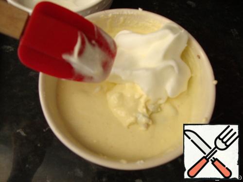 Egg whites beat in a separate bowl with a pinch of salt in a strong foam. Gently add to the dough, mix.