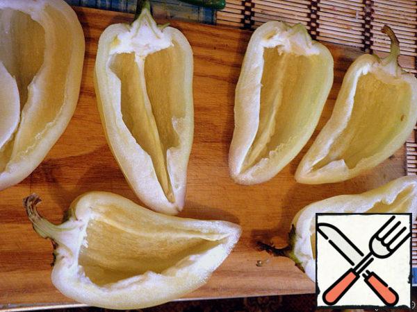 Cut the pepper in half. Cut out the seed pods, peel the seeds, but leave the stalk itself.
