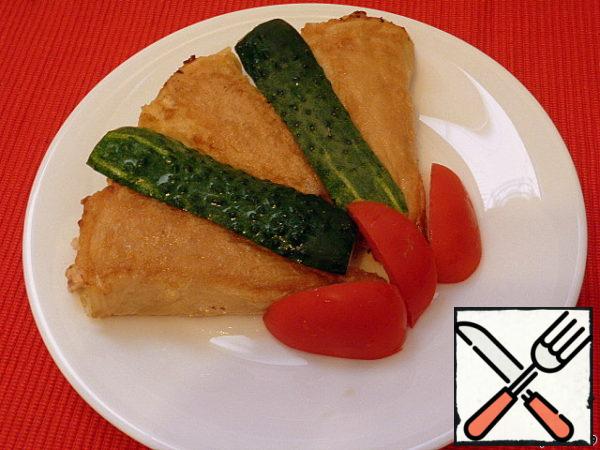 Beat one egg, roll out the stuffed waffles from it and fry in a frying pan in a small amount of vegetable oil.
