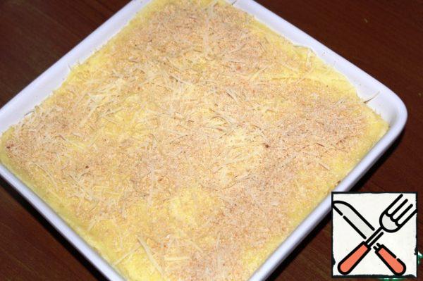 Sprinkle a mixture of cheese and breadcrumbs on top and send it to a preheated 200 * c oven-bake until golden brown.
