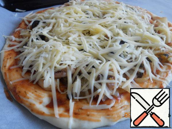 I'm taking the pizza. The dough is thinly rolled into a circle, spread on a baking sheet.
Grease the base with ketchup, spread with fried sea cocktail, cut olives, sprinkle with grated cheese and bake in the oven for 30 minutes at 200 * C.
Enjoy your meal!!!!!